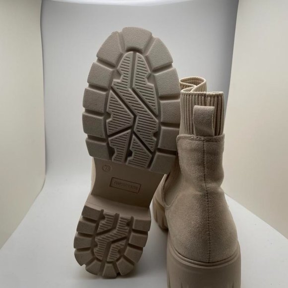 CUSHIONAIRE Women's STRETCH slip on Chelsea boot CREAM 7.5 - Picture 5 of 6